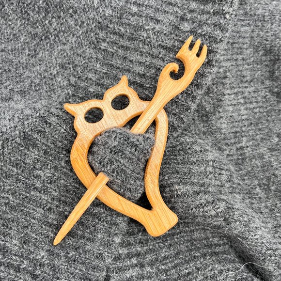 Handmade Wooden Shawl Blanket Pin - OWL shape - Picture 1 of 8